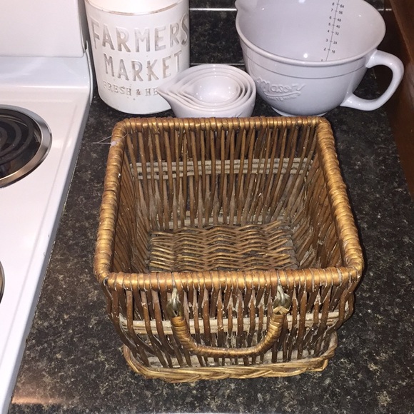 Basket 🧺 - Picture 2 of 2